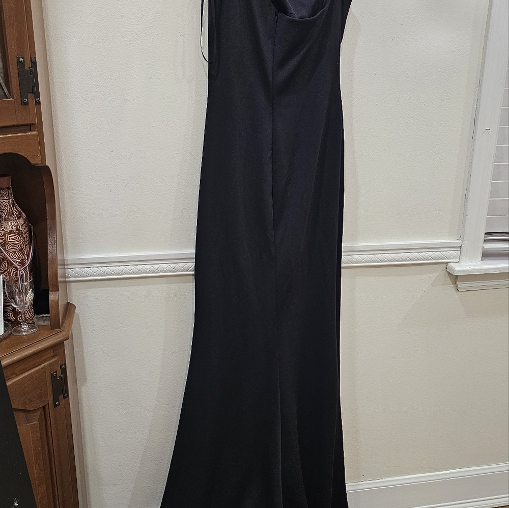 La Femme One-Shoulder Jersey Gown - Picture 6 of 13